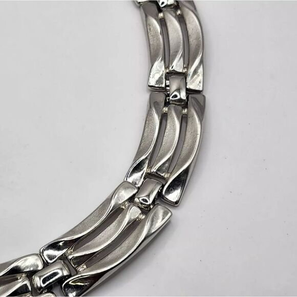 Vintage Trifari Rhodium Necklace Golden Gate 22" - Picture 3 of 9